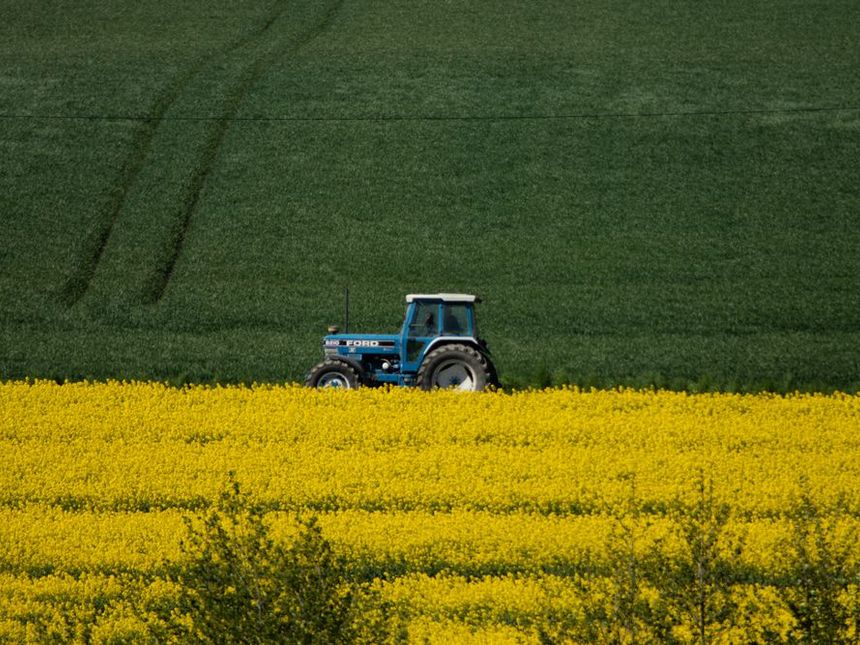 Tracteur agricole, remplacement de pare-brise de cabine à Arles